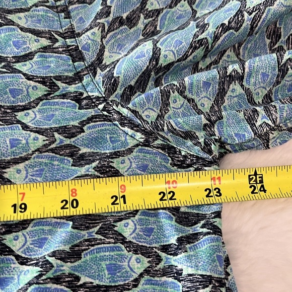 Ll Bean tropical fish button down - Picture 4 of 6